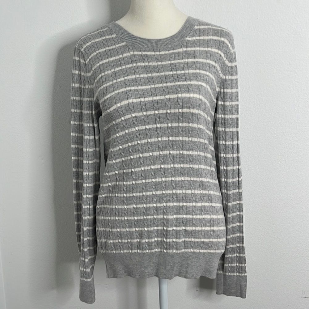 Banana Republic light weight sweater. Size small.